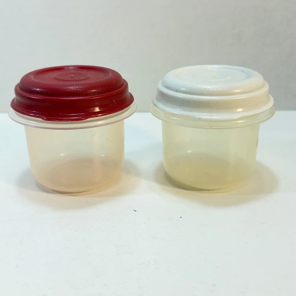 Rubbermaid Servin Saver Containers 1/2 Cup Set Red White Lids Vintage 0076 Lot 2